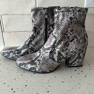 Marc Fisher Leave Women’s Textile Snake Print Ankle Boots Block Heel Zip Size 7M